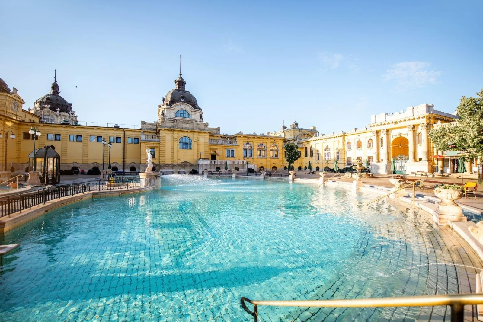 Budapest: Széchenyi Thermal Baths – Fast Track Admission with Locker